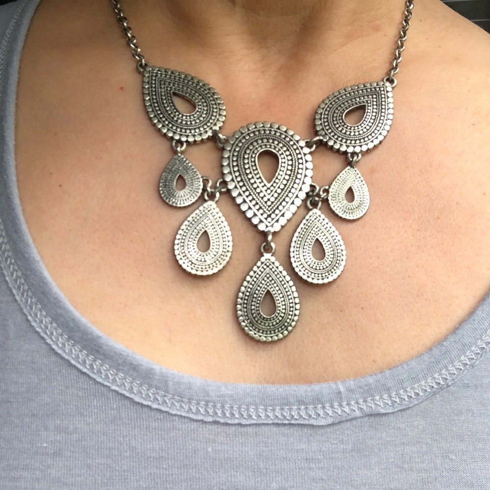 Lucky Brand jewelry short necklace. - Picture 3 of 5